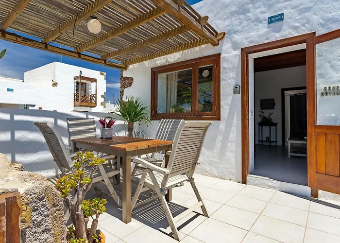 Bodega Botanica - Shared Pool - Central Island Location - 10 Mins Drive To Famara And La Santa