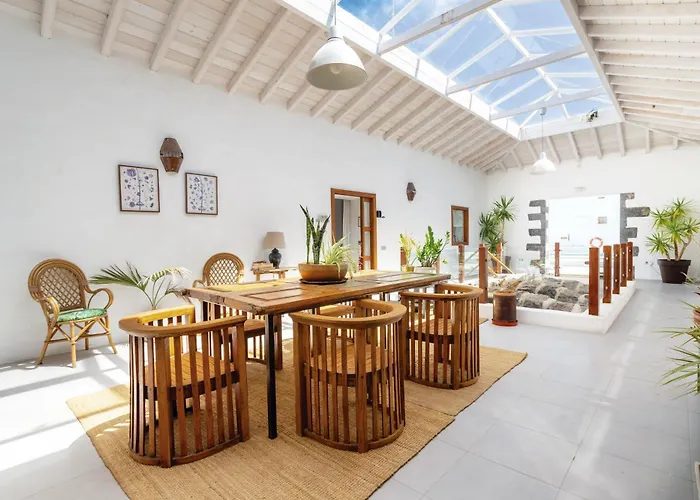 Bodega Botanica - Shared Pool - Central Island Location - 10 Mins Drive To Famara And La Santa