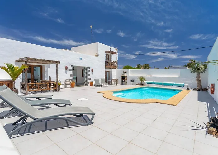 Bodega Botanica - Shared Pool - Central Island Location - 10 Mins Drive To Famara And La Santa